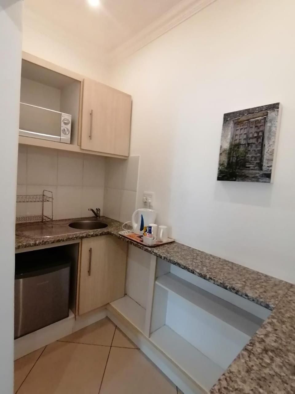Palm View Guest House 프레토리아 외부 사진